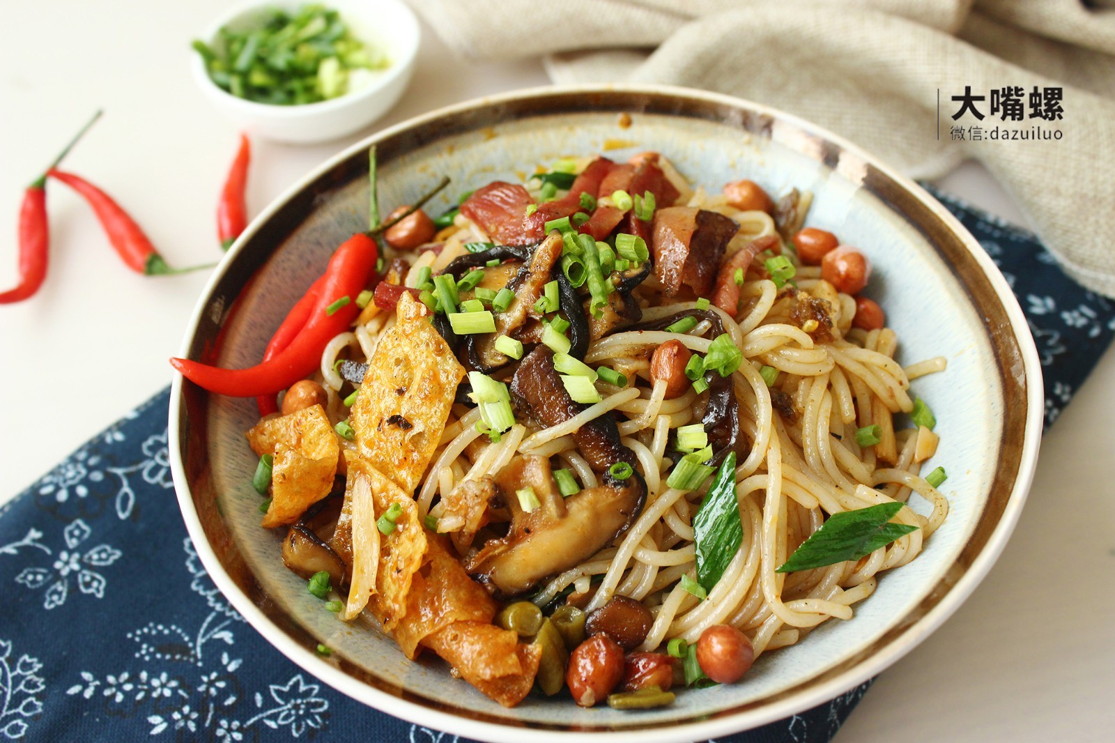 Dry fried Haohuan snail noodles丨Big mouth snails