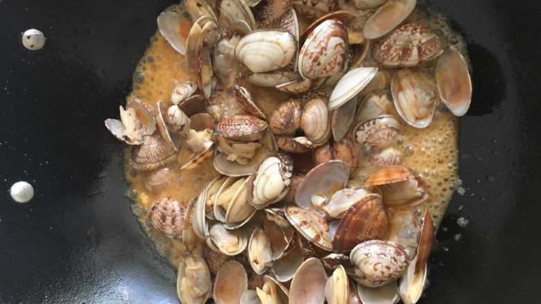 Spicy fried clams: a delicious treat that makes the tongue unable to stop