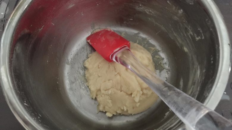 Lotus paste and egg yolk cake