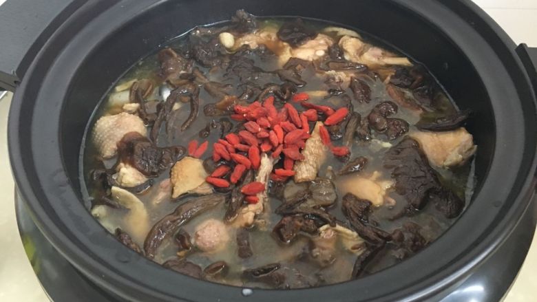 [Tujishan Mushroom Soup] Mountain delicacies and game, replenishing qi and deficiency, and driving away fatigue 