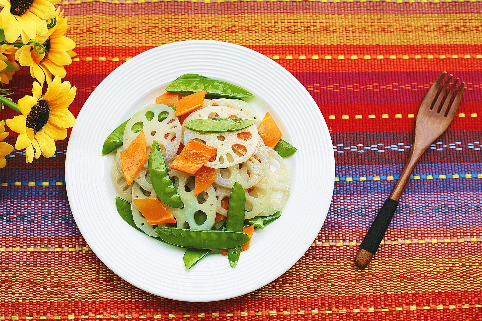 Stir-fried Lotus Root and Seasonal Vegetables