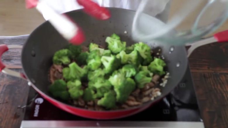 Home-cooked broccoli in 15 minutesStir-fried beef