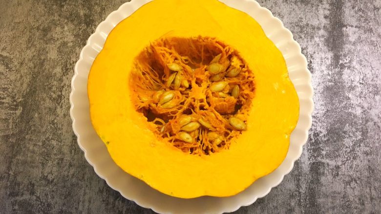 Pumpkin Lotus Leaf Cake