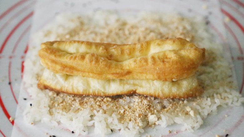 Wuhan snacks glutinous rice-wrapped fried dough sticks