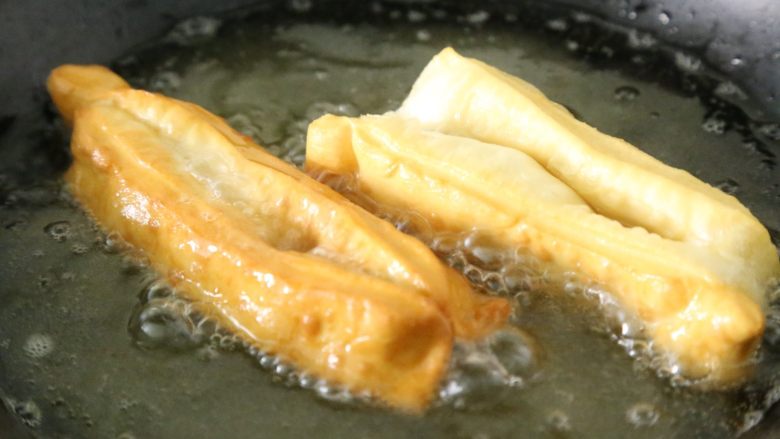 Wuhan snacks glutinous rice-wrapped fried dough sticks