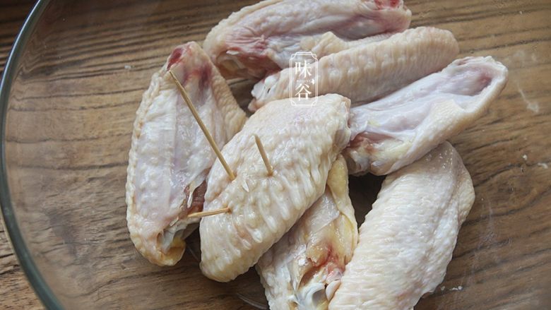 Simple and convenient rice cooker cola chicken wings