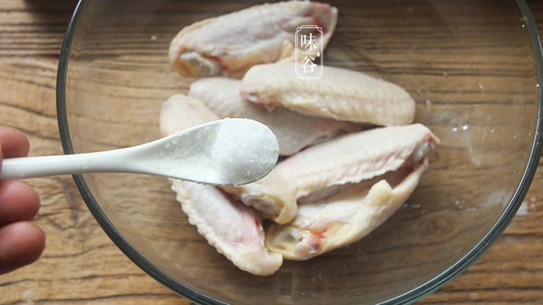 Simple and convenient rice cooker Coke chicken wings