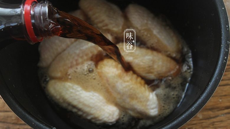 Simple and convenient rice cooker Coke chicken wings