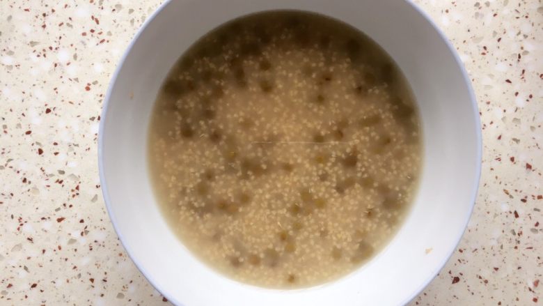 [Slimming and Relieving Heat] Millet and Mung Bean Drink