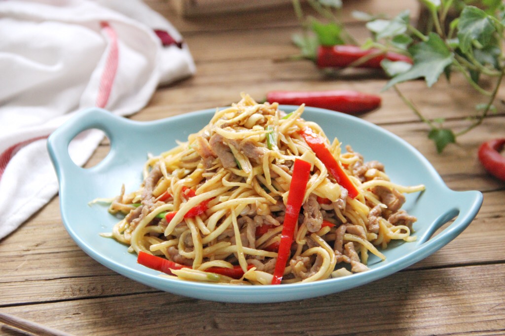 Stir-fried Shredded Pork with Wild Rice