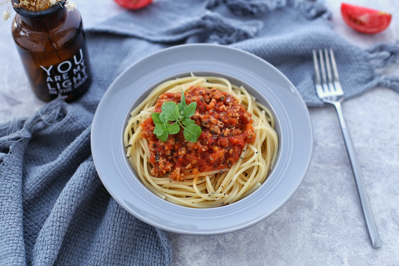 Pasta with Tomato Bolognese Sauce