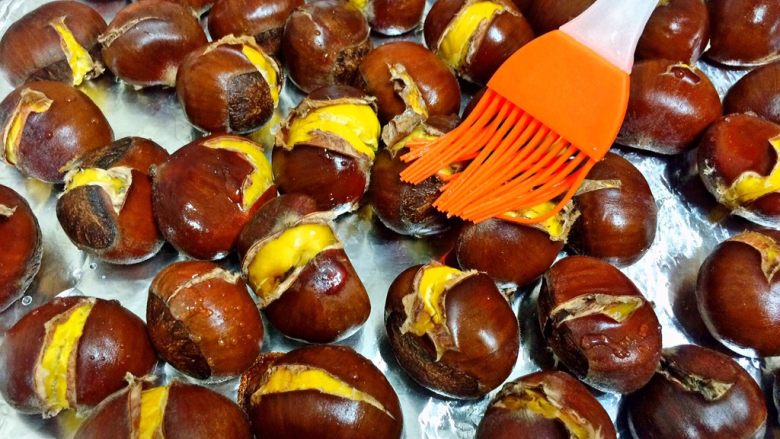 Roasted chestnuts with sugar