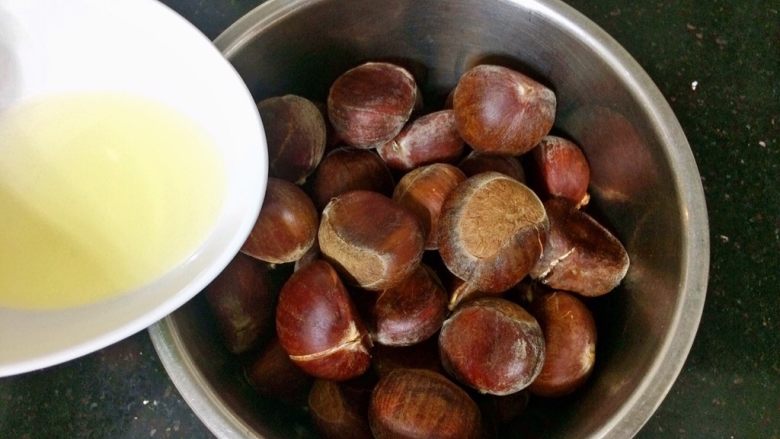 Roasted chestnuts with sugar