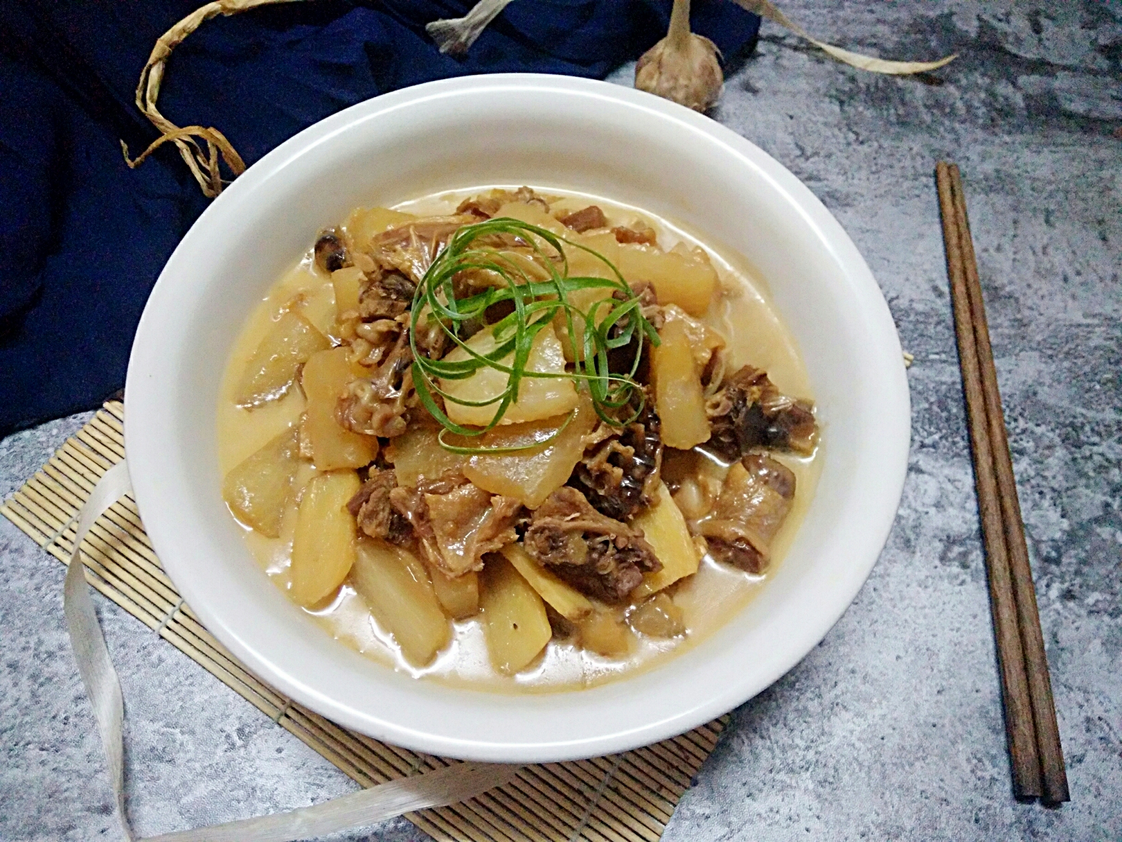 Braised duck and radish