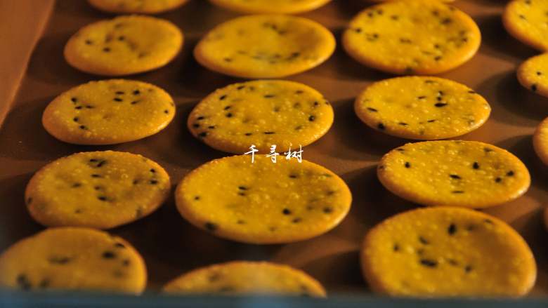 Black sesame egg tile biscuits, a baby snack you can't stop eating