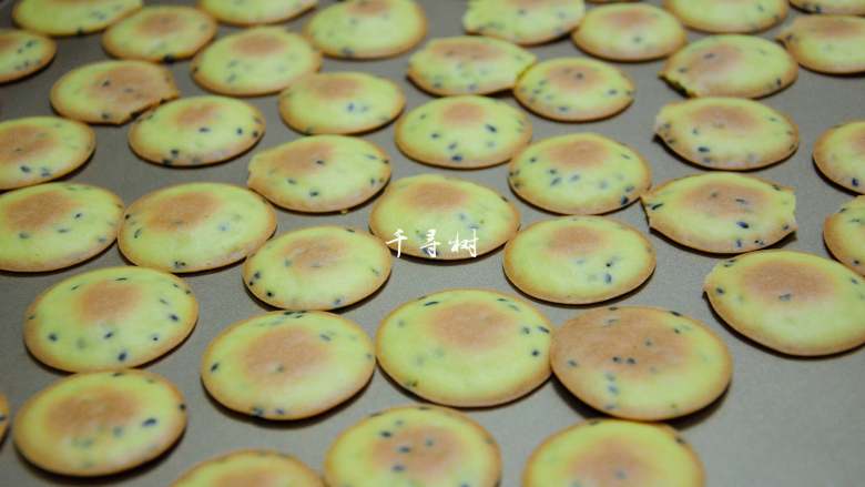 Black sesame egg tile biscuits, an irresistible baby snack