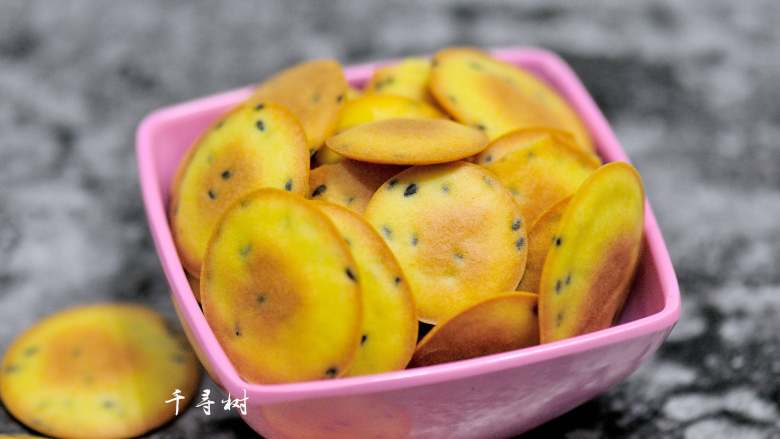 Black sesame egg tile biscuits, a baby snack you can't stop eating