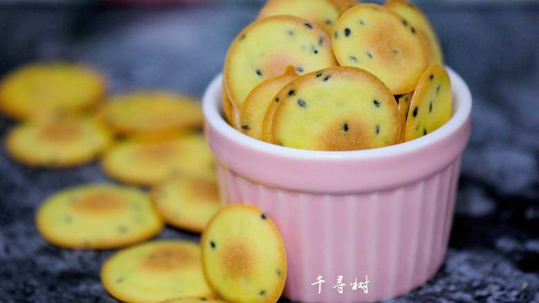 Black sesame egg tile biscuits, a baby snack you can't stop eating