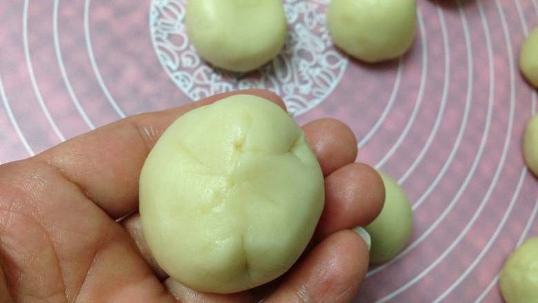 Eat with your hands - Curry Chicken Mooncake