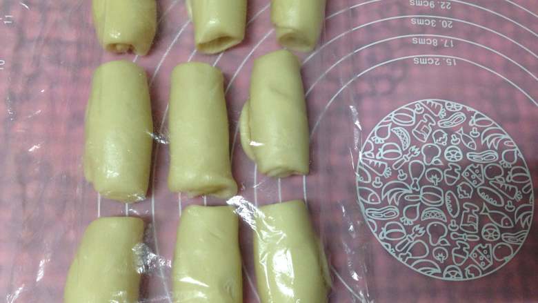 Eat with your hands - Curry Chicken Mooncake