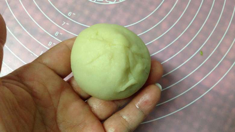 Eat with your hands - Curry Chicken Mooncake