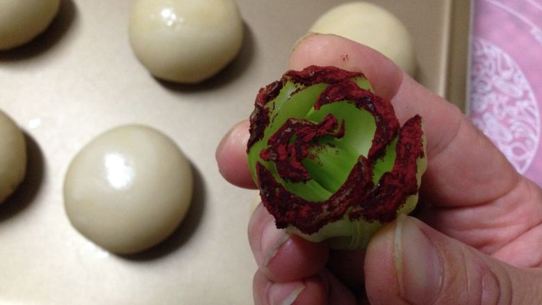 Eat with your hands - Curry Chicken Mooncake