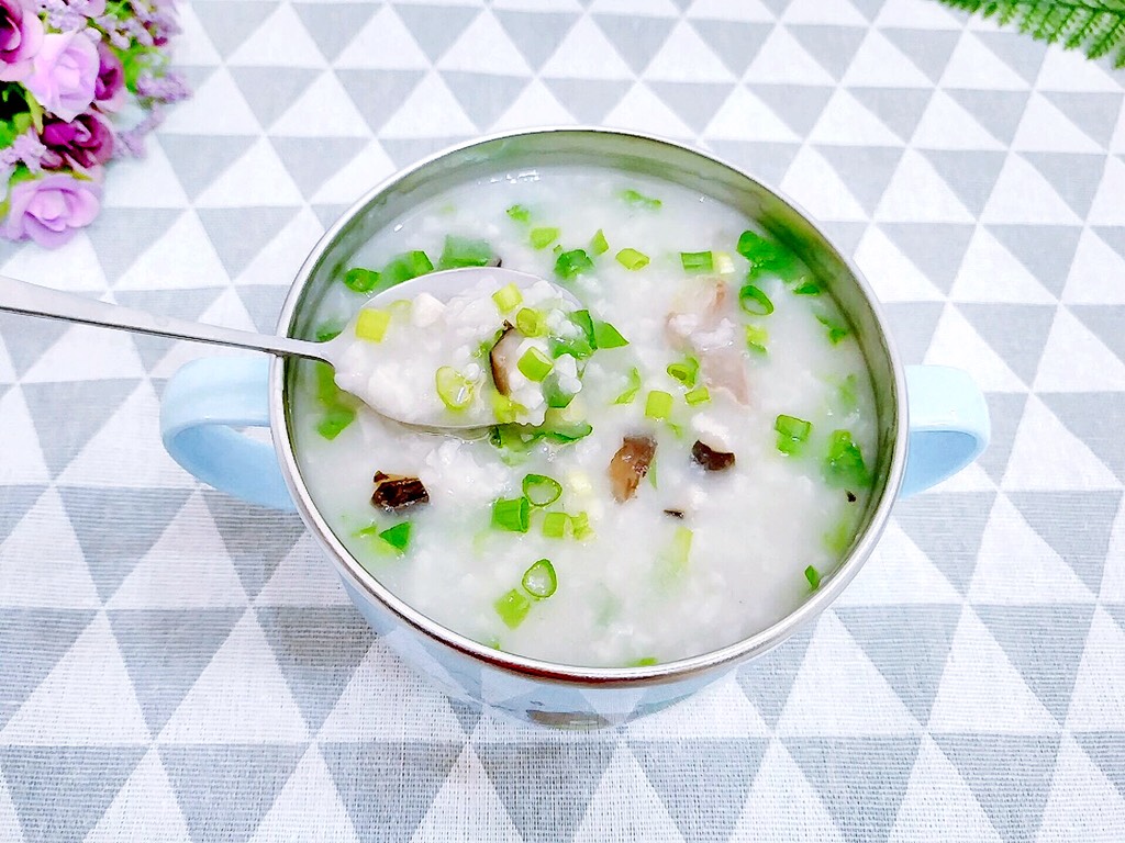 Mushroom, bacon and vegetable porridge