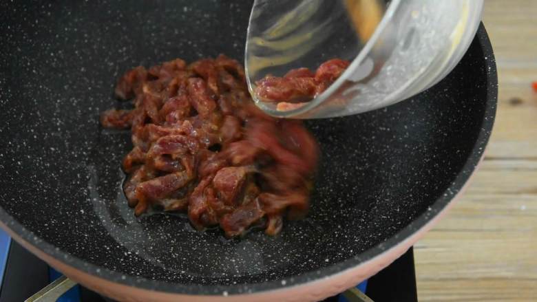 Tender shredded pork paired with fragrant spring bamboo shoots, this is probably the taste of spring