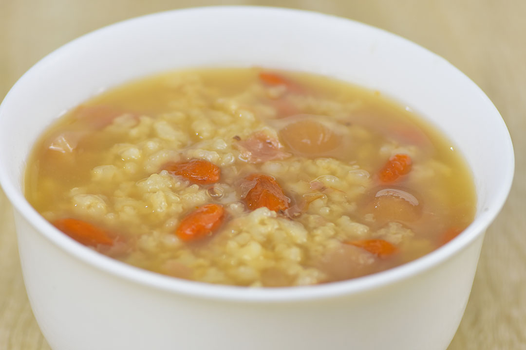 Longan rose porridge that nourishes blood, calms nerves, nourishes liver and kidneys