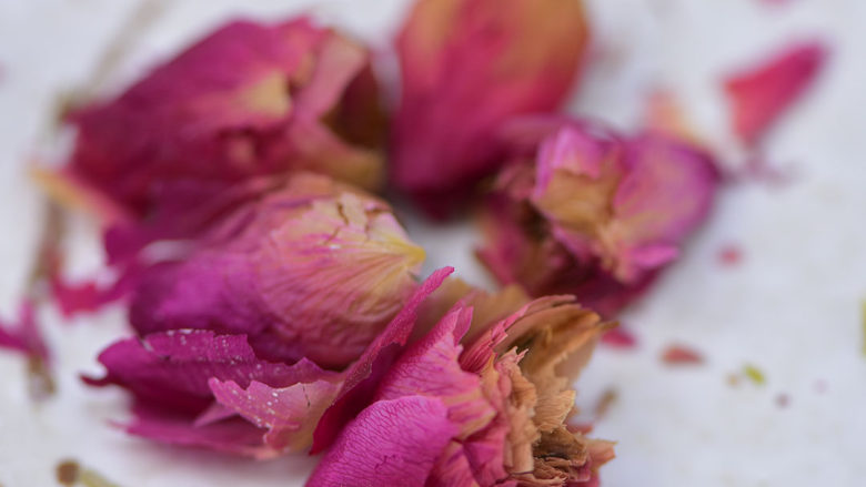 Longan rose porridge that nourishes blood and calms the mind, nourishes the liver and kidneys