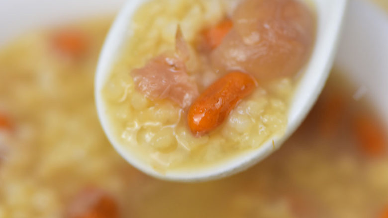 Longan rose porridge that nourishes blood and calms the nerves, nourishes the liver and kidneys