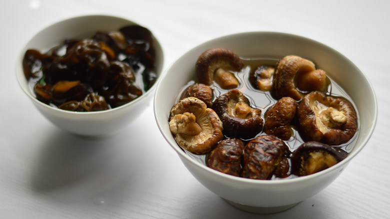 Braised Chicken Legs with Mushrooms