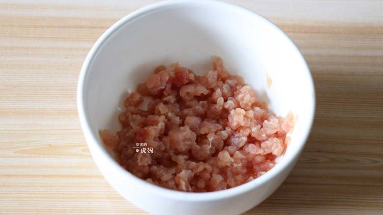 Noodles with tomato meat sauce