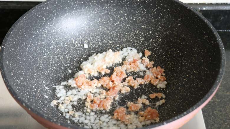 Noodles with tomato meat sauce