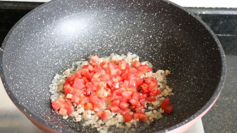 Noodles with tomato meat sauce