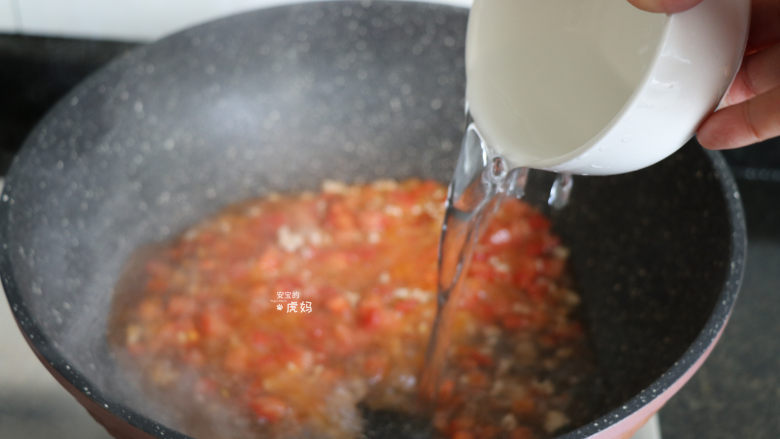 Noodles with tomato meat sauce