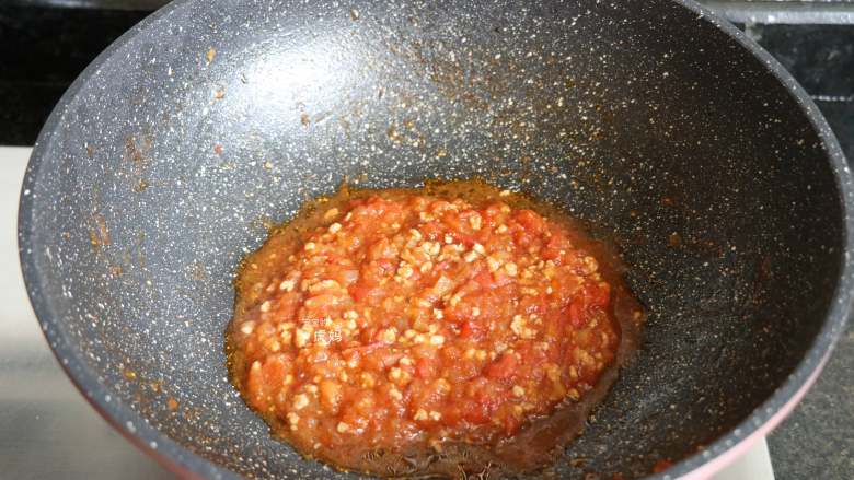 Noodles with tomato meat sauce