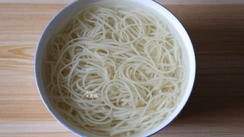 Noodles with tomato meat sauce