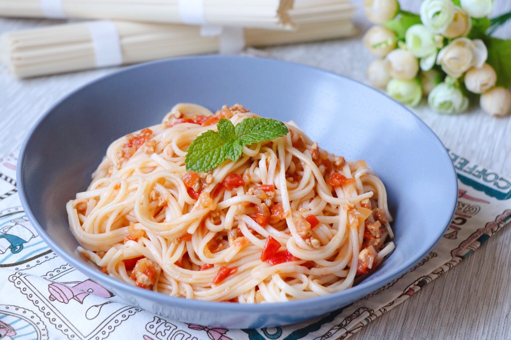 Noodles with Tomato Meat Sauce