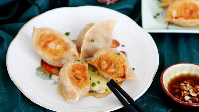 Ten flavors of juicy pork fried dumplings