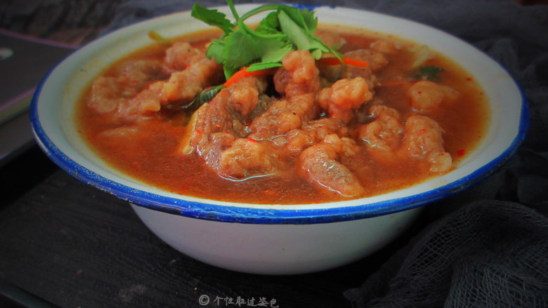 Spicy and sour crispy meat soup