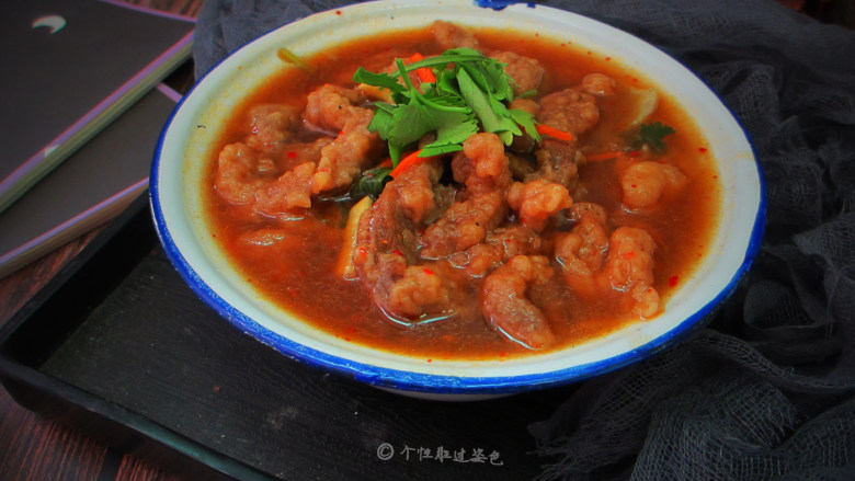 Spicy and sour crispy meat soup