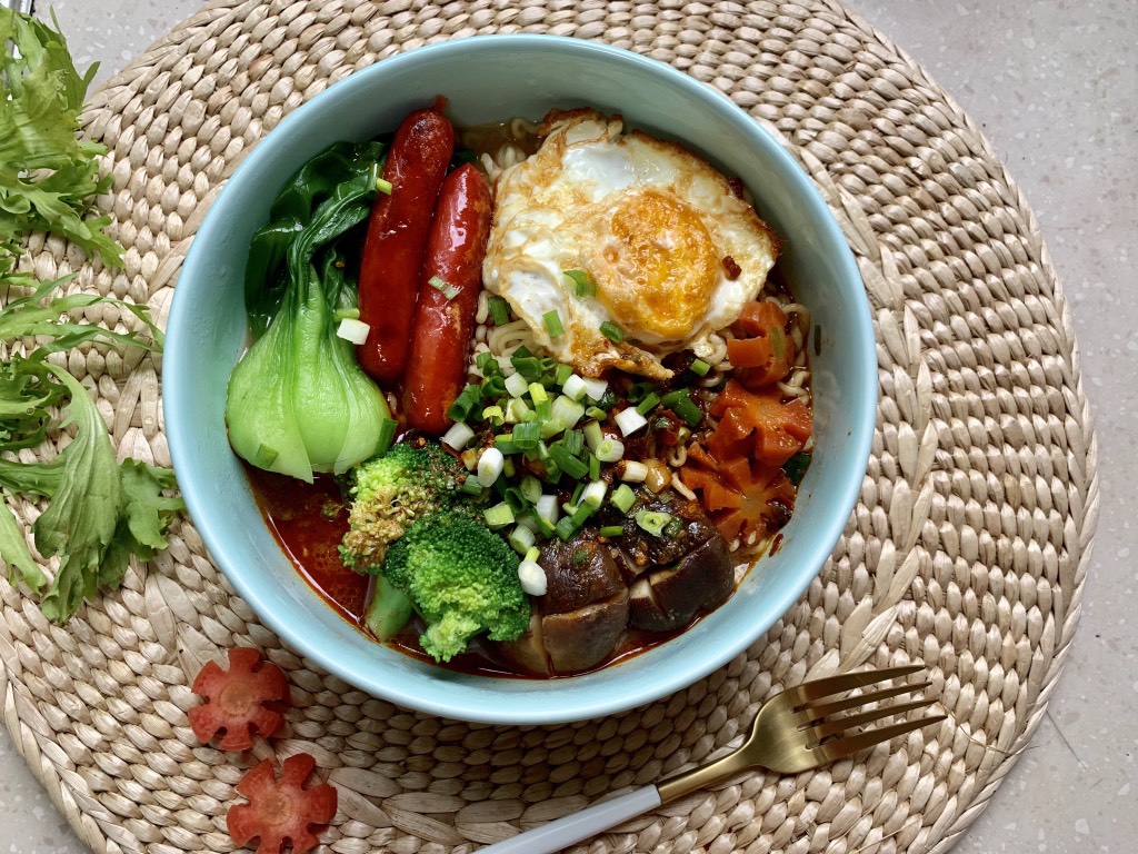 Grilled Sausage Egg Spicy Beef Bone Soup Noodles