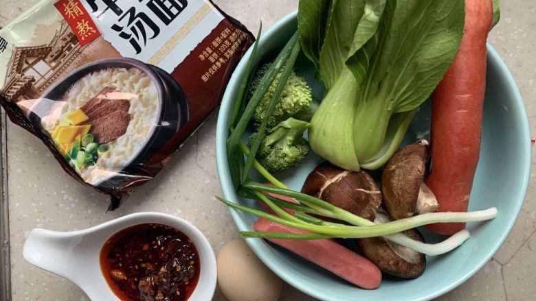 Grilled Sausage Egg Spicy Beef Bone Noodle Soup