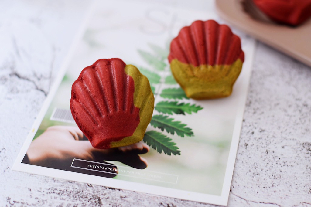 Two-color Madeleine Cake