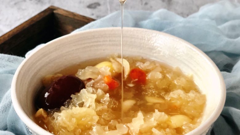 Lily, Red Dates, Nuoer and Lotus Seed Soup