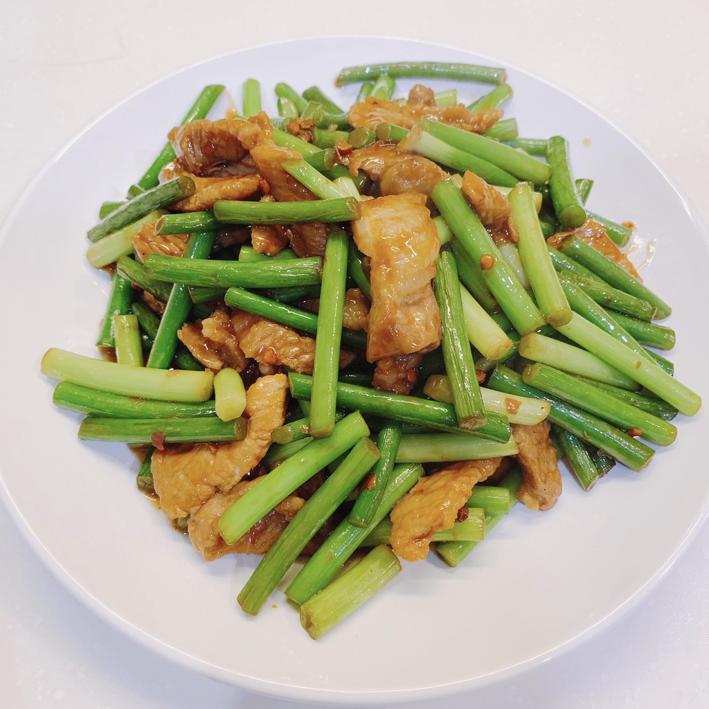 Stir-fried Pork with Garlic Moss