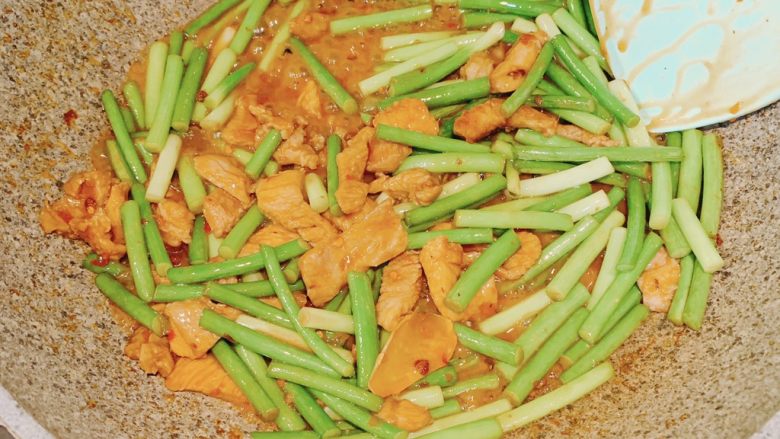 Stir-fried Pork with Garlic Moss