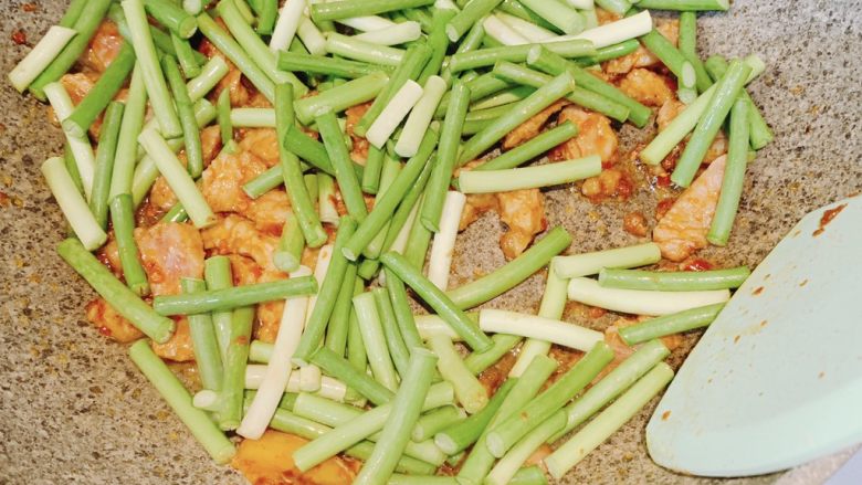 Stir-fried Pork with Garlic Moss