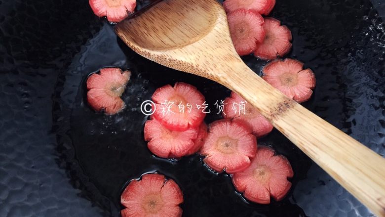 Stir-fried celery, lily and carrot